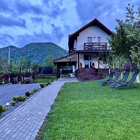 Casa de sub Horă Villa Zărneşti Exterior foto